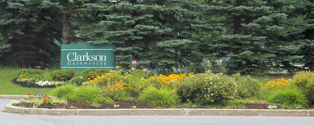 Clarkson University Entrance. Image courtesy of <a href="https://commons.wikimedia.org/wiki/File:Clarkson_University_entrance.jpg" title="via Wikimedia Commons">Royalbroil</a> / <a href="https://creativecommons.org/licenses/by-sa/4.0">CC BY-SA</a>