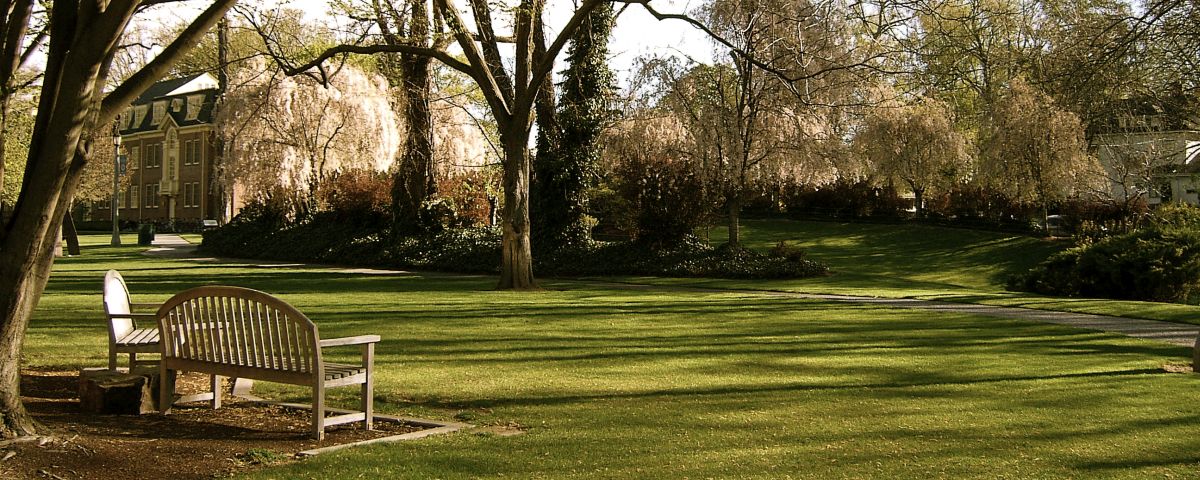 <a href="https://commons.wikimedia.org/wiki/File:Whitman_College_Lawn.jpg" title="via Wikimedia Commons">Whitman College Lawn via Wikimedia Commons</a>. <a href="https://creativecommons.org/licenses/by/2.0">CC BY</a>